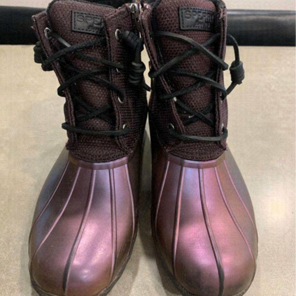 Sperry saltwater duck boot Iridescent purple. Size 8. Good condition. WA…